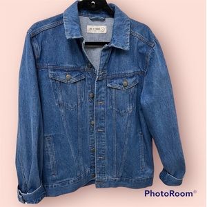 Oversized 90s denim jacket